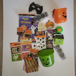 Lot of 22 Halloween treat bag pails, confetti etc
